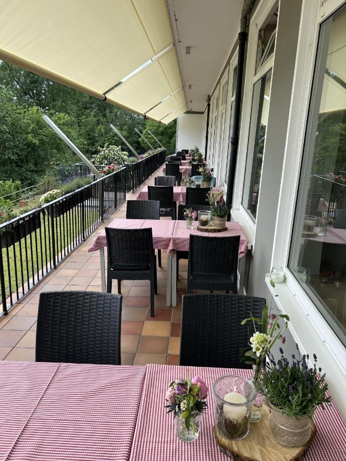 Hotel Faehrhaus Km734 뒤셀도르프 외부 사진