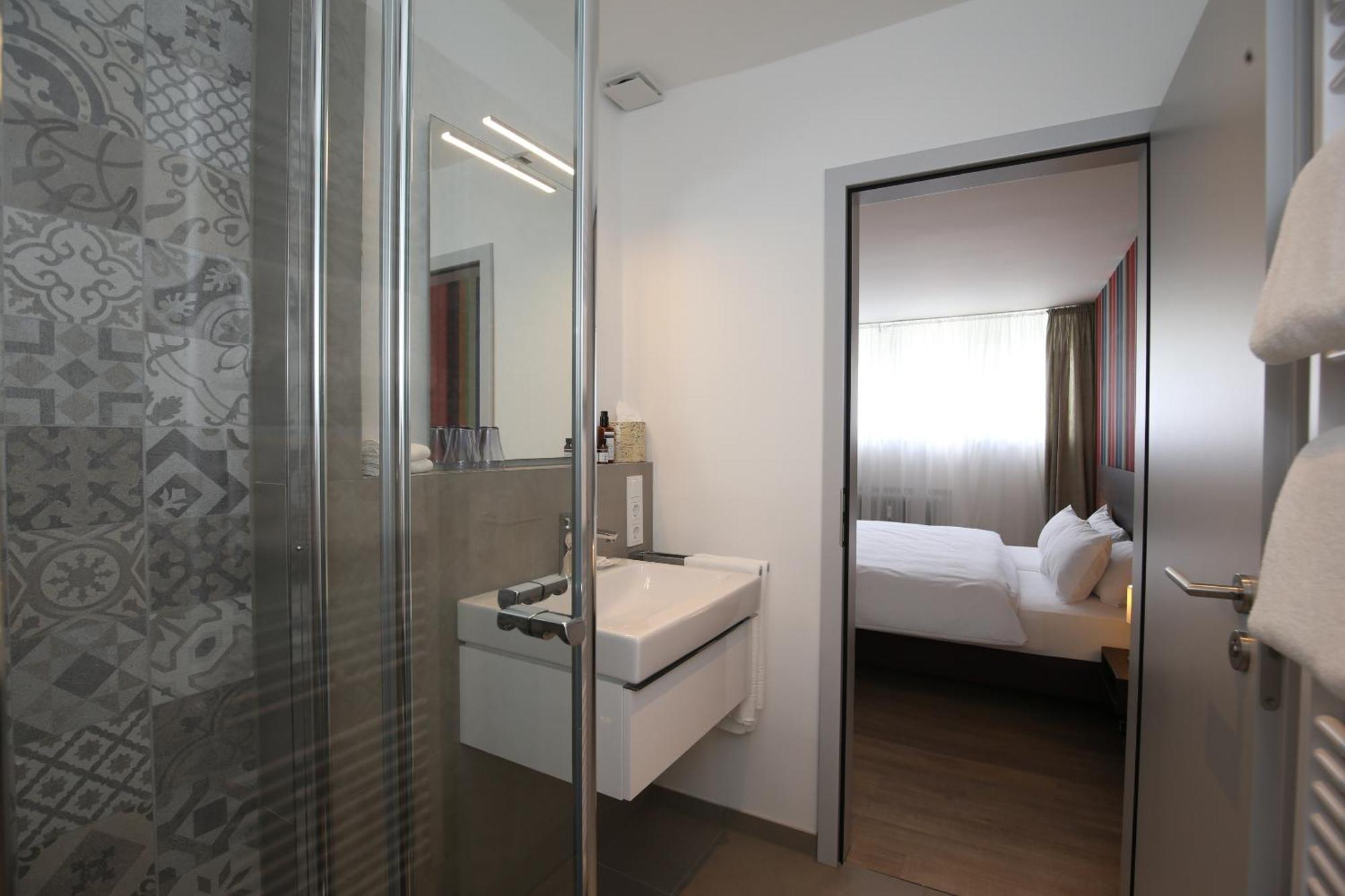 Hotel Faehrhaus Km734 뒤셀도르프 객실 사진