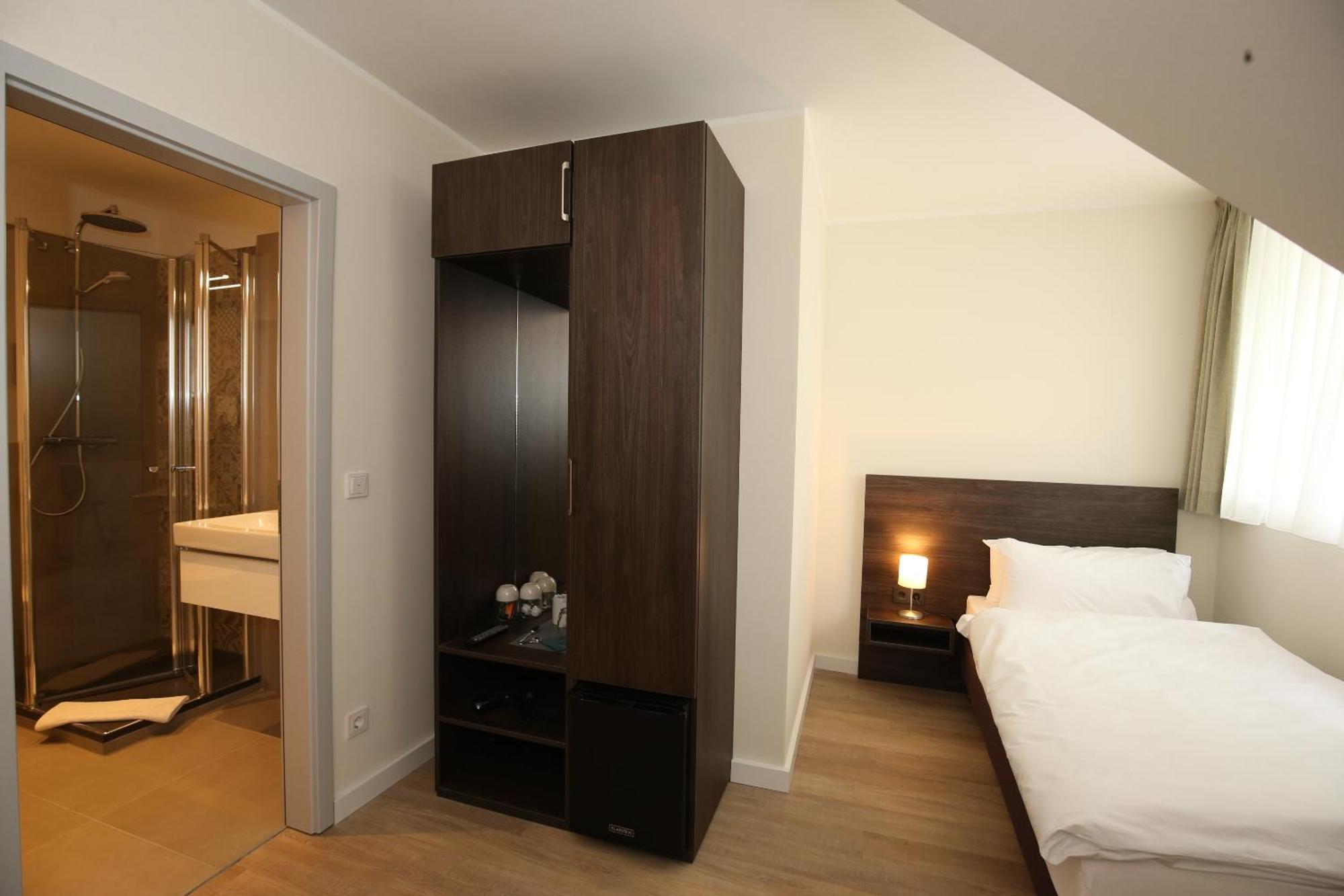 Hotel Faehrhaus Km734 뒤셀도르프 객실 사진