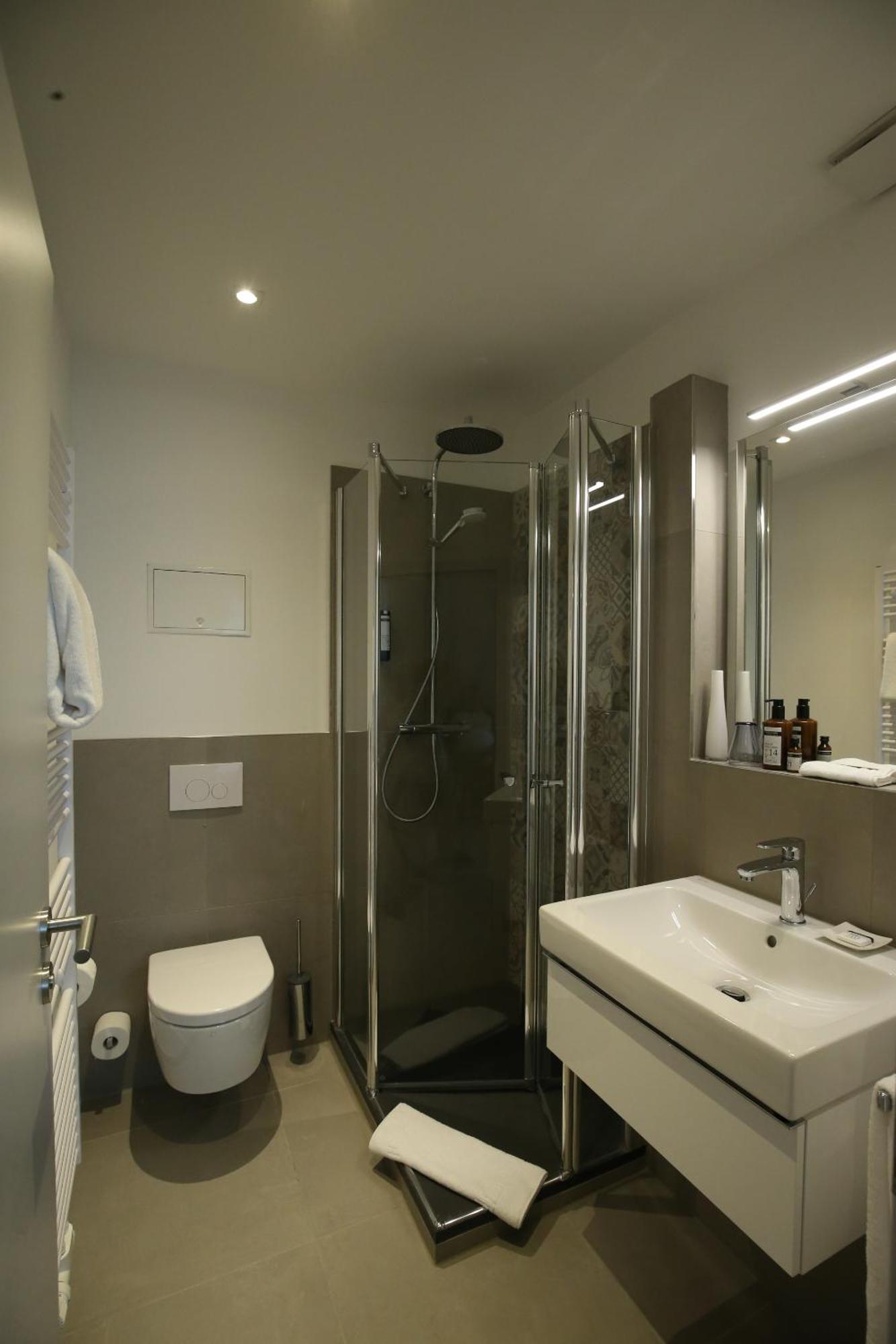 Hotel Faehrhaus Km734 뒤셀도르프 객실 사진