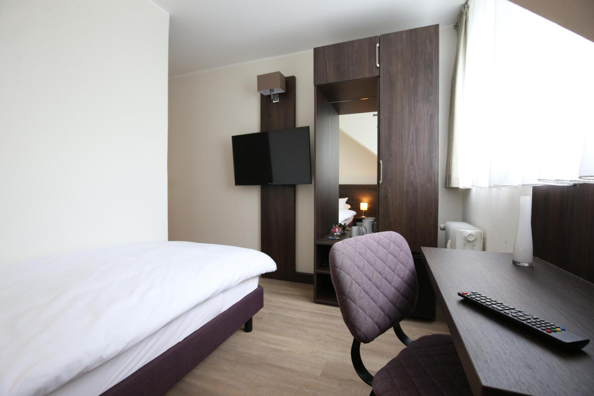 Hotel Faehrhaus Km734 뒤셀도르프 객실 사진