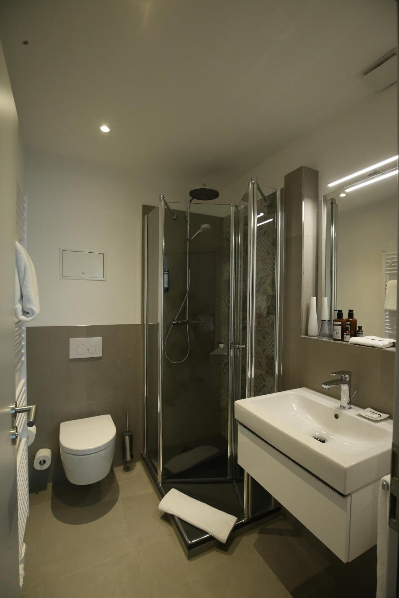 Hotel Faehrhaus Km734 뒤셀도르프 객실 사진