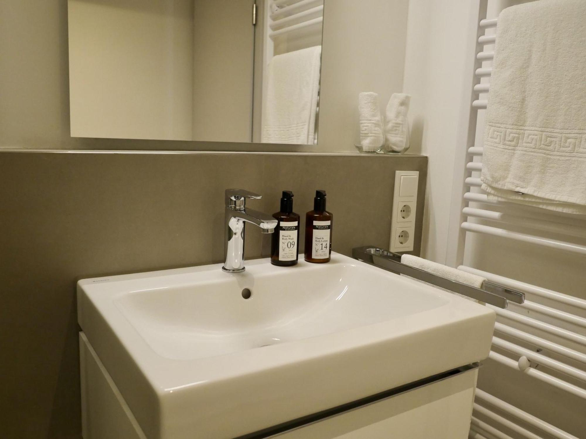Hotel Faehrhaus Km734 뒤셀도르프 객실 사진